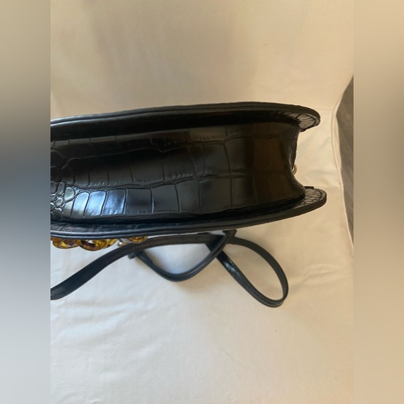 Madison West, NWOT Black Faux Croc Round Crossbody Purse Acrylic Tortoise Chain - Picture 4 of 12